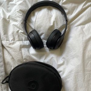 Beat Headphones | Gently used | Comes with case, charger and Origin packaging |